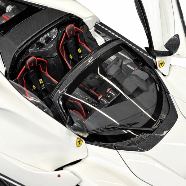 FERRARI- La Ferrari Aperta-White