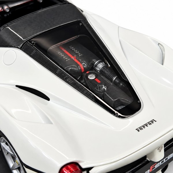FERRARI- La Ferrari Aperta-White