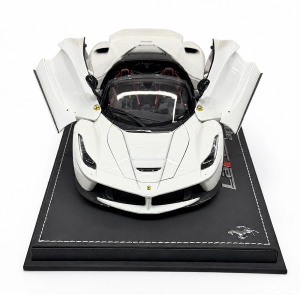 FERRARI- La Ferrari Aperta-White